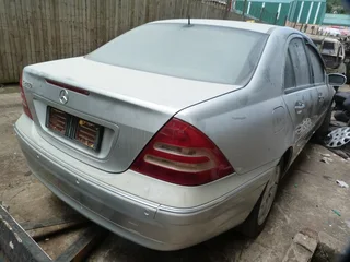Mercedes C40 W203 2.4 AT 112912 - 2000 SPARESBOYZ STRIPPING FOR SPARES