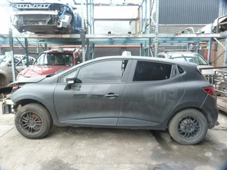 Renault Sandero 1.6 Manual - 2011 SPARESBOYZ STRIPPING FOR SPARES