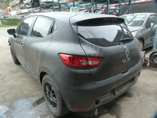 Renault Sandero 1.6 Manual - 2011 SPARESBOYZ STRIPPING FOR SPARES