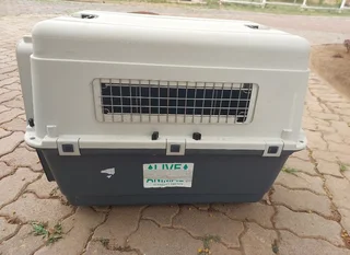 Pet travel crate