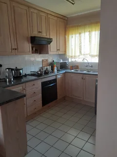 Room in a townhouse with private garden ready for a new tenant !