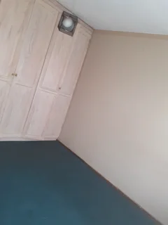 Room in a townhouse with private garden ready for a new tenant !