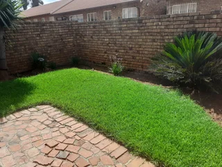 Room in a townhouse with private garden ready for a new tenant !