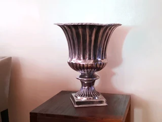 A extra large antique style vase, hotel flower plant stand in silver nikle this is truly ornate h60
