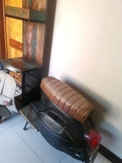 VESPA COCKTAIL BAR UNIT AND BAR STOOL