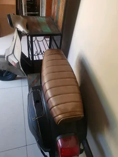 VESPA COCKTAIL BAR UNIT AND BAR STOOL