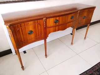 An antique server in exceptional condition, dimensions W185/H91/D55