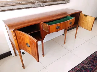 An antique server in exceptional condition, dimensions W185/H91/D55