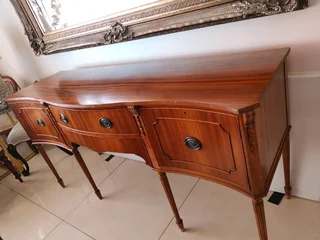 An antique server in exceptional condition, dimensions W185/H91/D55