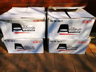 18&#34;Mag wheel rims in excellent condition, a complete set practically new.