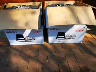 18&#34;Mag wheel rims in excellent condition, a complete set practically new.