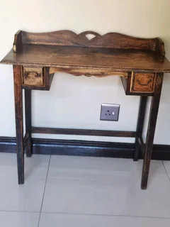 An antique 2 drawer writers desk in great condition