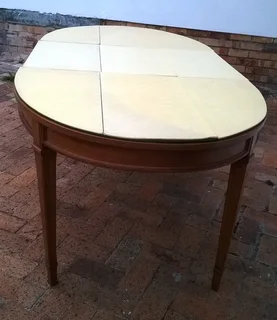 Stunning Drexel 1962 Four Seater Dining Table, Extendable to Eight. R 3500