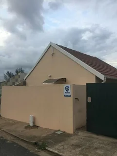 1 Bedroom Outside building with Aircon available for Rental in Umbilo R6000