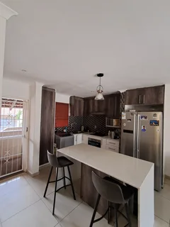 Looking for a lady to rent a room