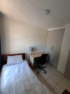 Looking for a lady to rent a room
