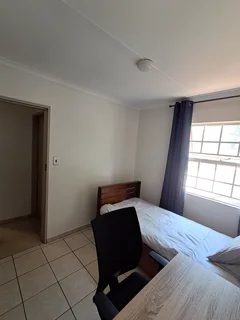 Looking for a lady to rent a room