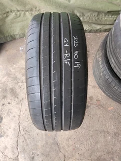 225/40/19 Good Year Runflat