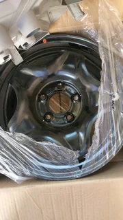 Mahindra xuv steelies and wheelcaps