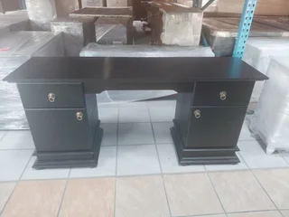 Grandeur Dress Desk 1680 x 480 Painted Bordeaux