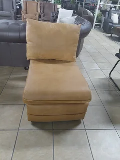 REGAL   CENTRE PIECE EXOTIC W/TAN