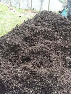 Lawns compost topsoil and brownstones