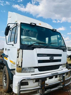 NISSAN UD440 STRIPPING