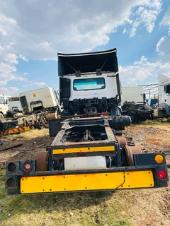 NISSAN UD440 STRIPPING