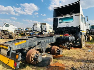 NISSAN UD440 STRIPPING