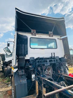 NISSAN UD440 STRIPPING