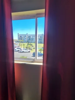 ROOM TO RENT  ( Close to Doodles, Beach, Myciti Bus Stop)