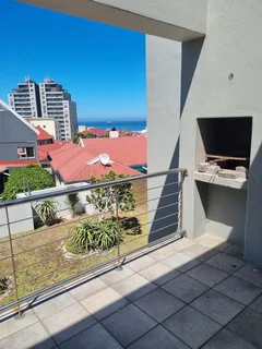 ROOM TO RENT  ( Close to Doodles, Beach, Myciti Bus Stop)