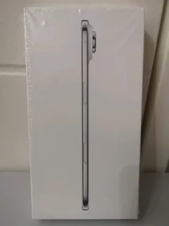 Apple iPhone Air 256GB Light Gold Ultra-Thin Brand New Factory Sealed In The Box Never Been Used.