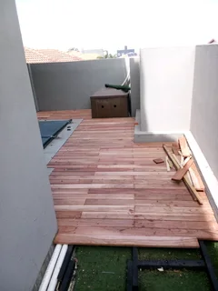 Wooden and composite deck floors installations