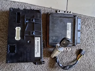 Renault Clio 2 1.4 16 Valve Lock Set