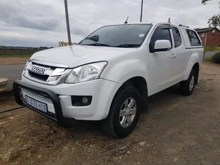 2015 isuzu 250Dteq.....R185.000