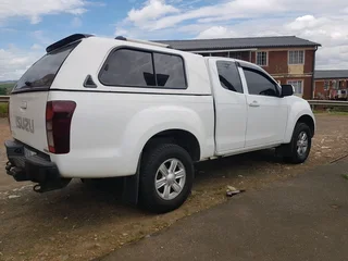 2015 isuzu 250Dteq.....R185.000