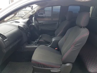 2015 isuzu 250Dteq.....R185.000