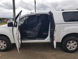 2015 isuzu 250Dteq.....R185.000