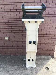 Hydraulic Hammer / Rock Breaker - 20 ton carrier