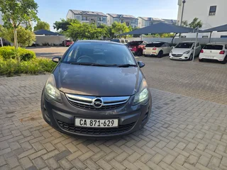 Opel Corsa Essentia 1.4i 2014