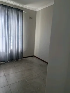 Room for Rent in 2 bedroom apartment.