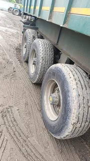 2023 Henred 85m³ Walkingfloor semi trailer