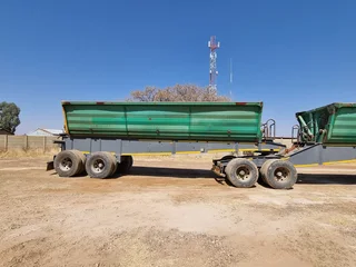 2010 Henred 40m³ side tipper