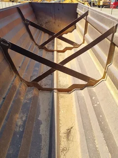 2010 Henred 40m³ side tipper