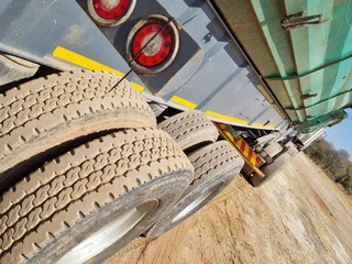 2010 Henred 40m³ side tipper