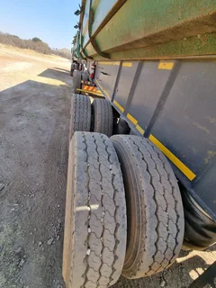 2010 Henred 40m³ side tipper