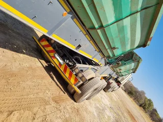 2010 Henred 40m³ side tipper