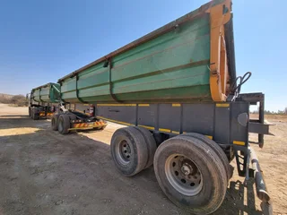 2010 Henred 40m³ side tipper