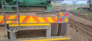 2006 Top trailer tridem dual bin side tipper